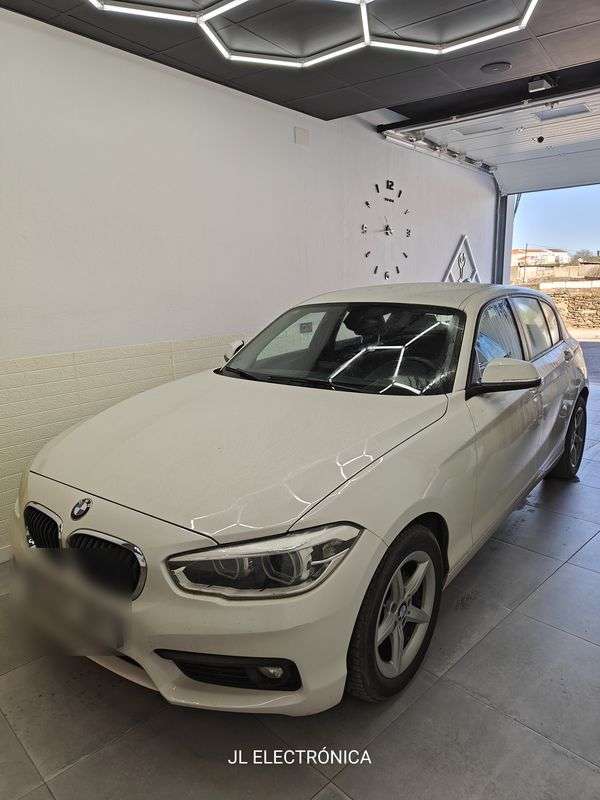BMW Serie 1 en el taller de multimedia de JL Electrónica