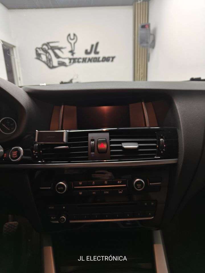 Salpicadero del BMW X3 antes de la instalación