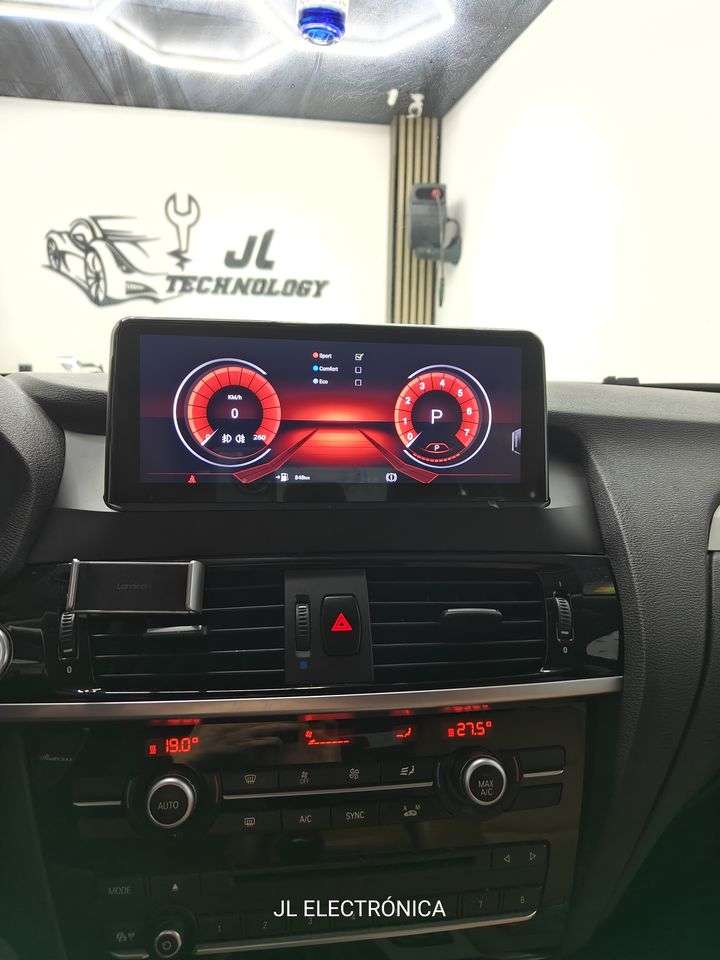 BMW X3 con la pantalla multimedia nueva instalada