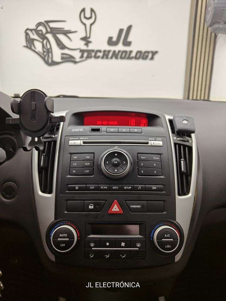 Salpicadero del Kia Cee'd antes de la instalación