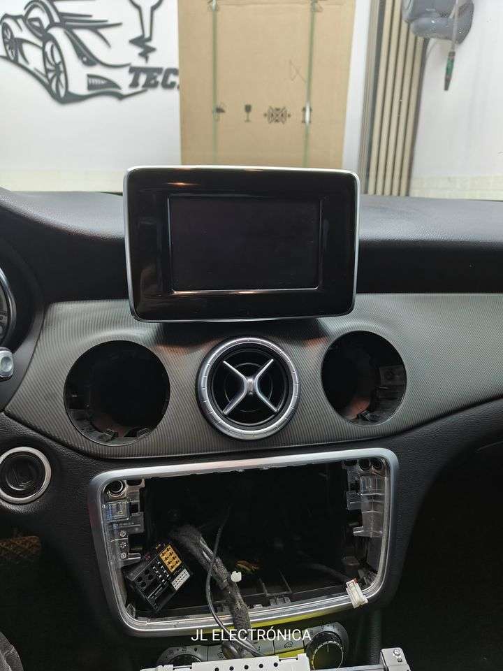 Salpicadero del Mercedes CLA antes de la instalación