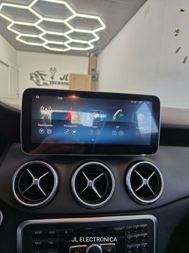 Mercedes CLA con la pantalla multimedia nueva instalada