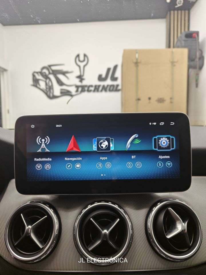 Mercedes GLA con la pantalla multimedia nueva instalada