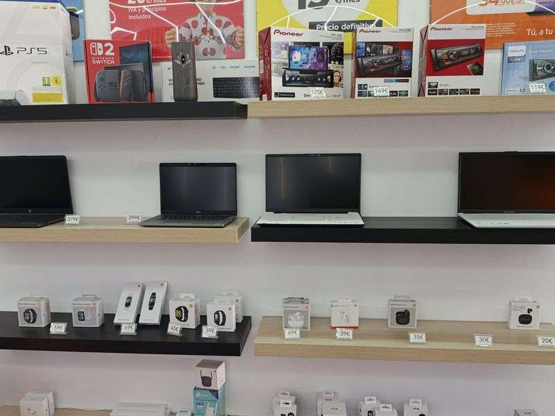 Portátiles a la venta en la exposición de JL Electrónica